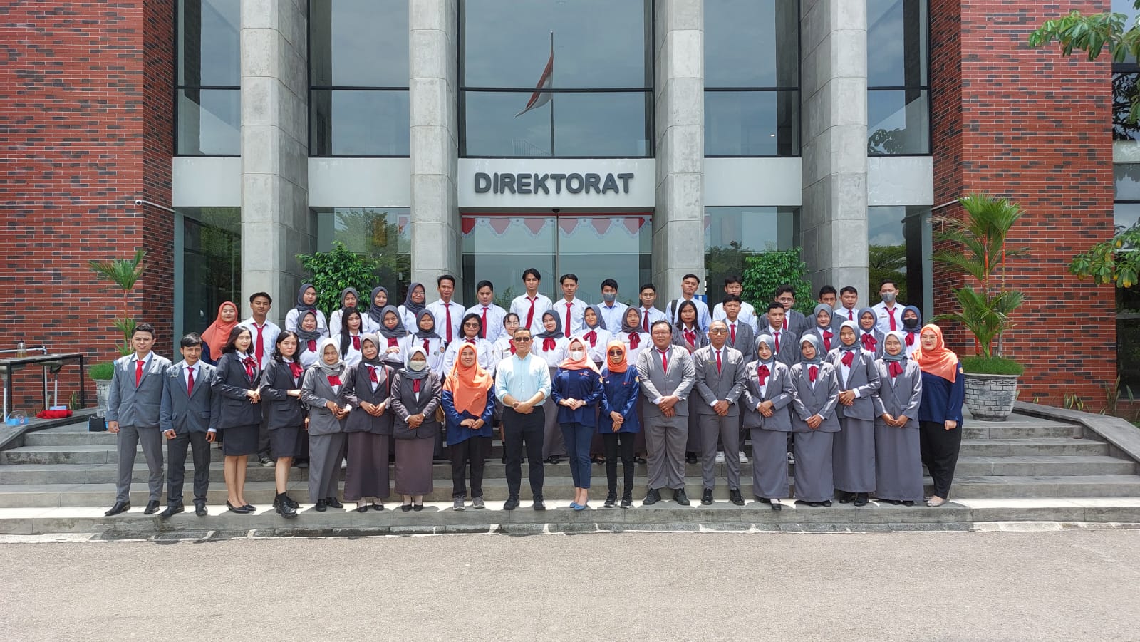 15 NOVEMBER 2022 TELAH DILAKSANAKAN KULIAH UMUM PENGUATAN KOMPETENSI DAN BUDAYA KERJA DI BIDANG PERHOTELAN DENGAN PEMATERI MR. SAUNAN RASYID, SH